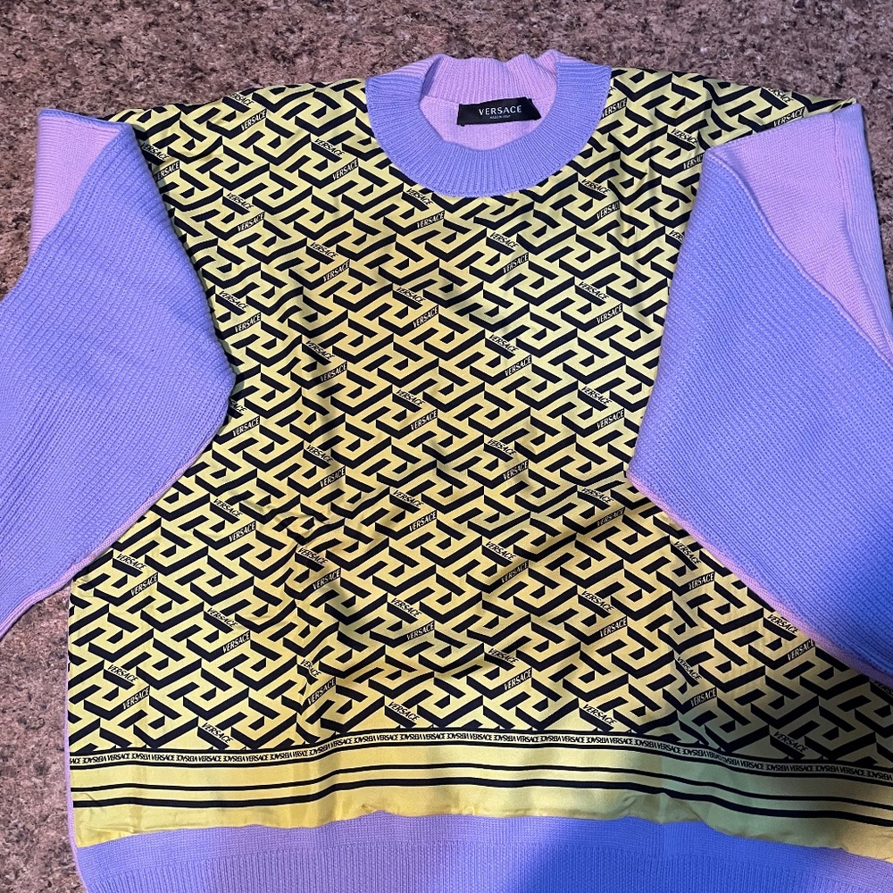 Versace Men’s Sweater – Size 56 (XL/XXL) $500